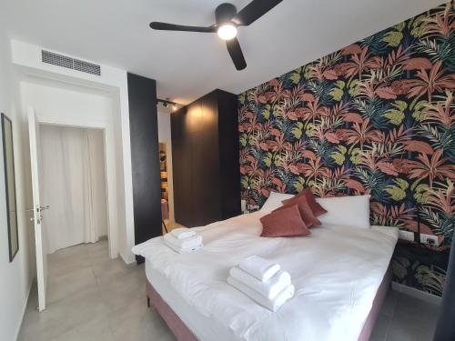 Three-Bedroom Apartment with Balcony image 4