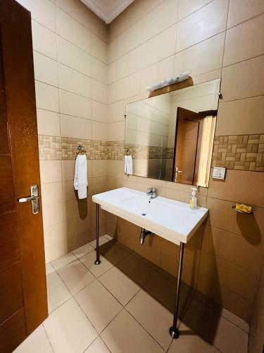 Haven Lodge Lahore by Haven Holiday Homes - 4BR Vacation Home with Lawn & Park Access - image 6
