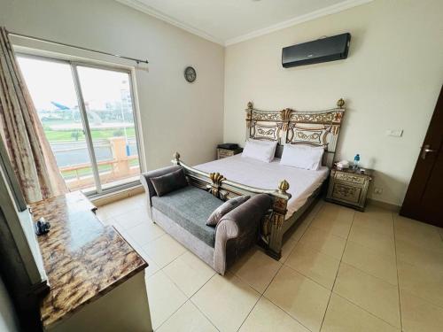 Haven Lodge Lahore by Haven Holiday Homes - 4BR Vacation Home with Lawn & Park Access - image 7