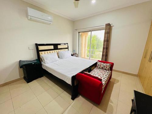 Haven Lodge Lahore by Haven Holiday Homes - 4BR Vacation Home with Lawn & Park Access - image 12