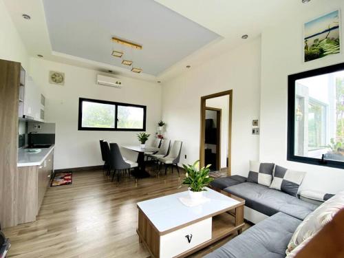 Nha Vuon Nghi Duong Thien Nhien near Long Tan Cross