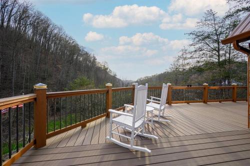 Secluded Cabin / Stunning Mtn View / Paved Drive, Sevierville