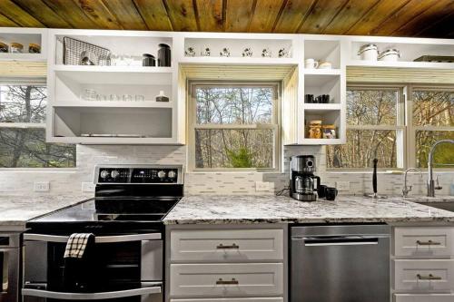 Secluded Cabin / Stunning Mtn View / Paved Drive, Sevierville (fotografie 5)