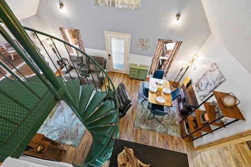 Secluded Cabin / Stunning Mtn View / Paved Drive in Sevierville, USA