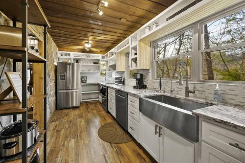 Secluded Cabin / Stunning Mtn View / Paved Drive in Caton (TN)