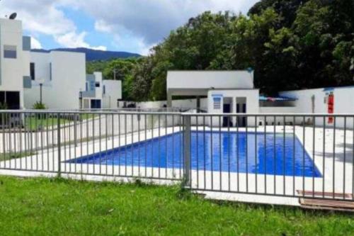 Peldbaseins, Linda Casa de Descanso in Agua de Dios