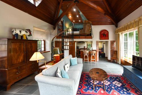 Cloncaird Castle Estate Cottages in Мейбоул