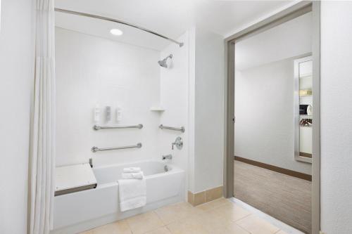 Hampton Inn Naples-Central - image 29