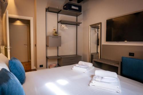 Deluxe Double Room image 2
