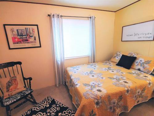 Bryson City Creekside Home with Hot Tub- 3 bedroom-2 bath home in Bryson City, USA