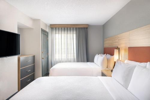 2 bedrooms, 4 beds