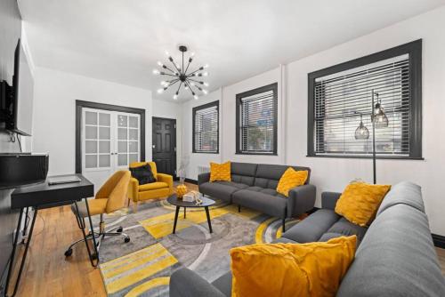Cozy 3BR Brooklyn Artisan Loft in Brooklyn, USA