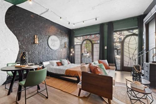 Artistic Cozy Loft Retreat in Brooklyn, USA