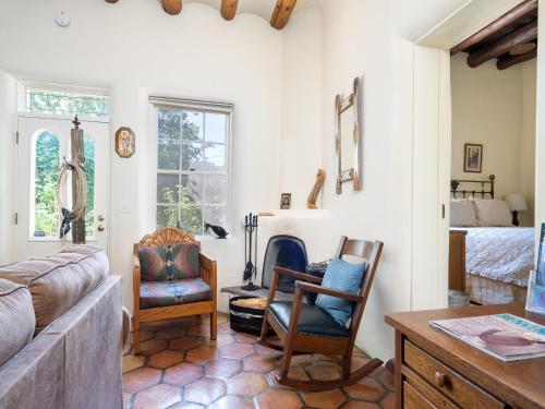 Siete Caballos, 2 Bedroom, Sleeps 4, Views, HDTV, 2 Fireplaces, WiFi in Santa Fe, USA