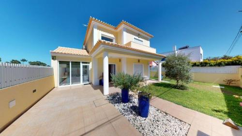 ทัศนียภาพภายนอกโรงแรม, Zion guest house in อัลมาดา