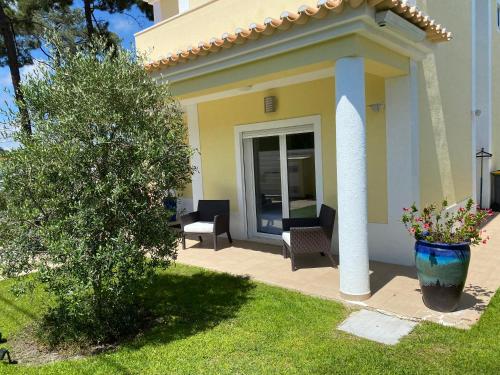 ทัศนียภาพภายนอกโรงแรม, Zion guest house in อัลมาดา