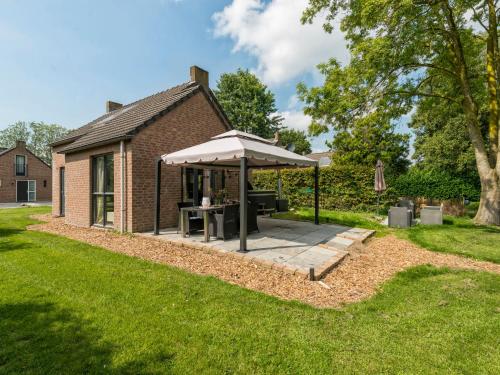  Holiday Home Forest Cottage Ewijk incl- hot tub by Interhome, Pension in Ewijk bei Ravenstein