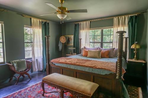 Cozy Family-Friendly Getaway, near Austin thumb 4