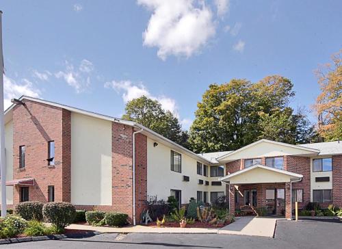 Riverdale Inn in Springfield, USA