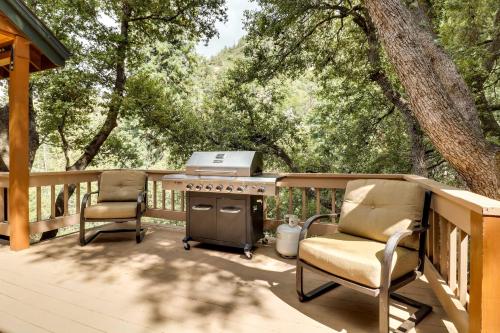 Spacious Pine Mountain Club Cabin with Fire Pit