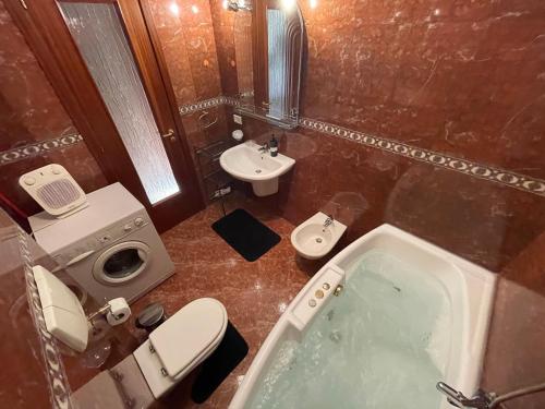 Pine-Tree Spacious 2 BDR Apartment near Tanners' Bridge with hot tub, Tirana (photo 6)