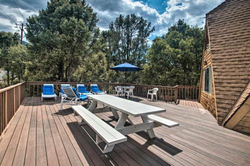 Spacious Pine Mountain Club Cabin with Fire Pit