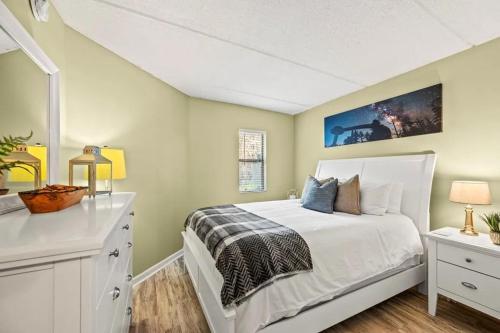 VIEWS & FIREPLACE - Minutes to Gburg and Ober - Condo in Gatlinburg (TN)