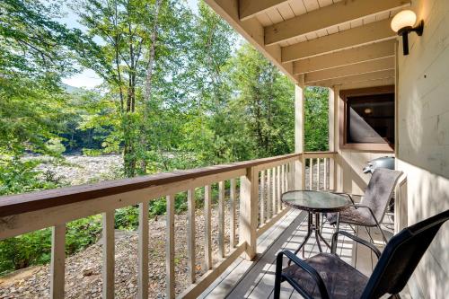 Riverfront Lincoln Condo with Pool and Free Shuttle! - image 9