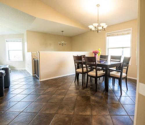 Pink door-ed wonder in 大草原區