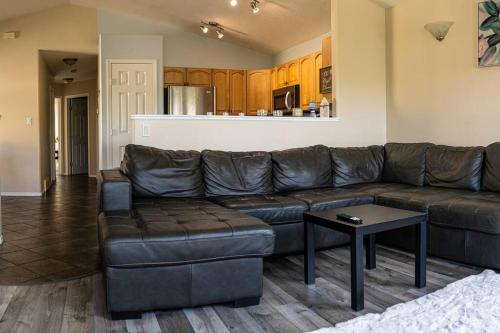 Pink door-ed wonder in 大草原區