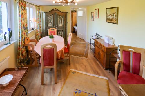 Facilities, Ferienwohnung mit landlichem Charme in Rodgau