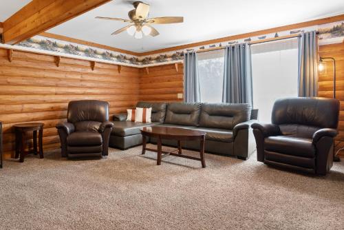 Fife Lake Lodge 2BR with Kitchen & Lake Views