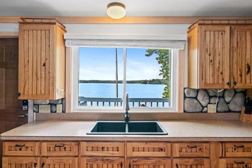 Fife Lake Lodge 2BR with Kitchen & Lake Views