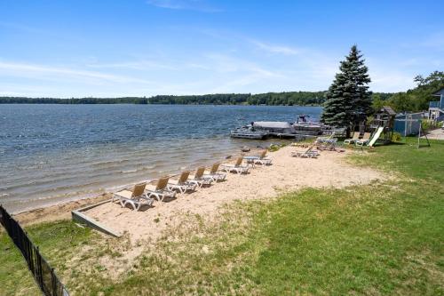 Fife Lake Lodge 2BR with Kitchen & Lake Views