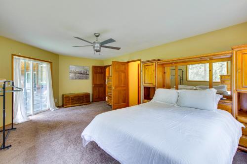 Riverfront Rental with Deck 4 Mi to Wallace Falls!