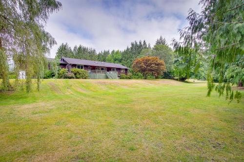 Riverfront Rental with Deck 4 Mi to Wallace Falls!