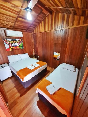 1 double bed, 1 twin bed