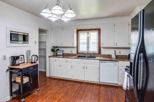 Enjoyable Home by Airport & Dwtn in Rochester, USA