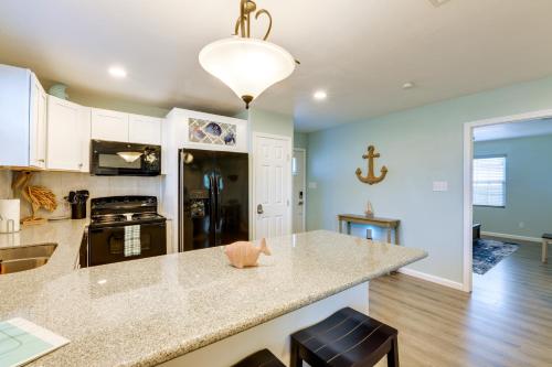 Relax at Heron Bay Cottage in Rockport, Texas! in Holiday Beach (TX)