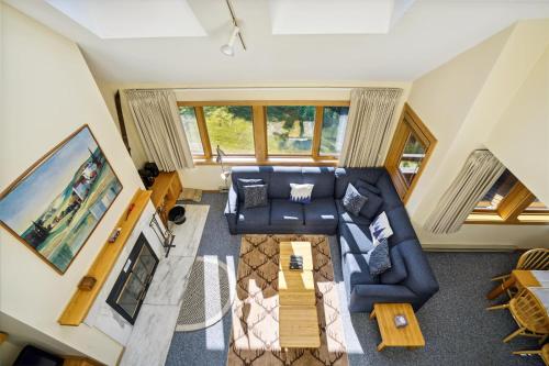 Highridge B20 Spectacular Top Floor Two Bedroom with Loft Condo with Scenic Views and Sports Center - Killington