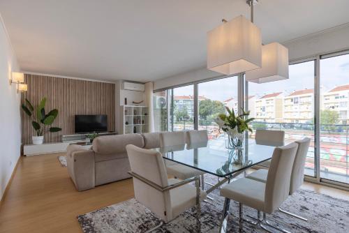 Charm 3BDR Apartment W/Balcony by LovelyStay, Lisbon