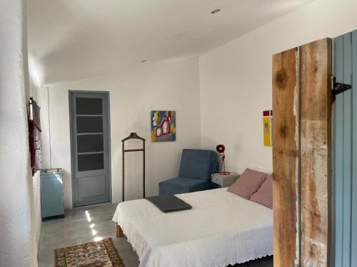 1 double bed, 2 twin beds, 1 futon bed