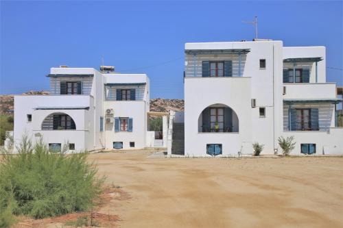 Nostos Plaka Beach