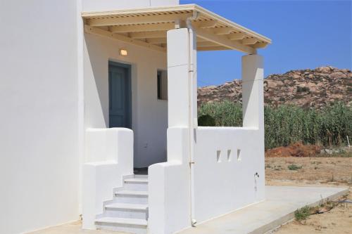 Nostos Plaka Beach