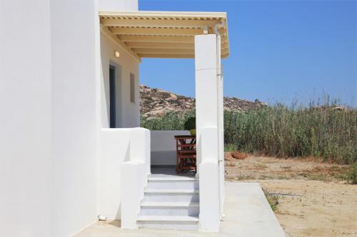 Nostos Plaka Beach