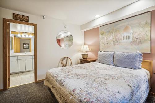 . Highridge B16A Inviting Queen Room for Two with Access to Pool and Hot Tub