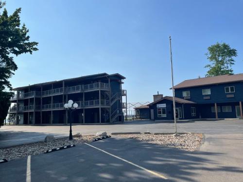 Lake Bluff Inn and Suites