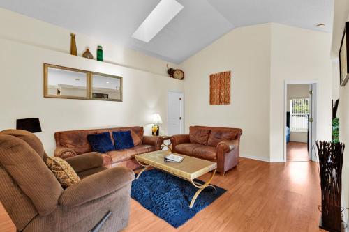 Family-Friendly Oasis w/Jacuzzi near Disney in Orlando, USA
