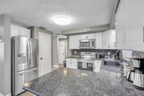 FULL Game Room · Swim SPA · BBQ · Beach 2.5Miles ! in Largo, USA
