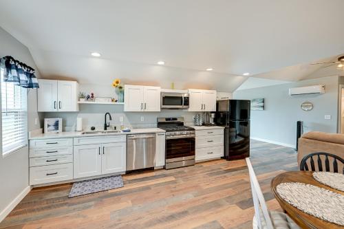 Scenic Bryson City Retreat with Direct Lake Access! in Lauada, USA